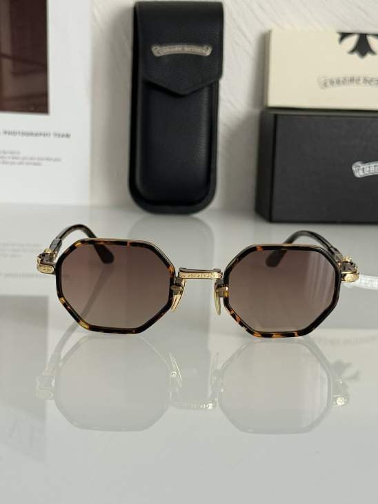 Picture of Chrome Hearts Sunglasses _SKUfw73376304fw